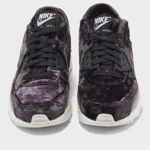 Nike Air Max 90 pinnacle, Size US 4.5y black gold silver and velvet feel